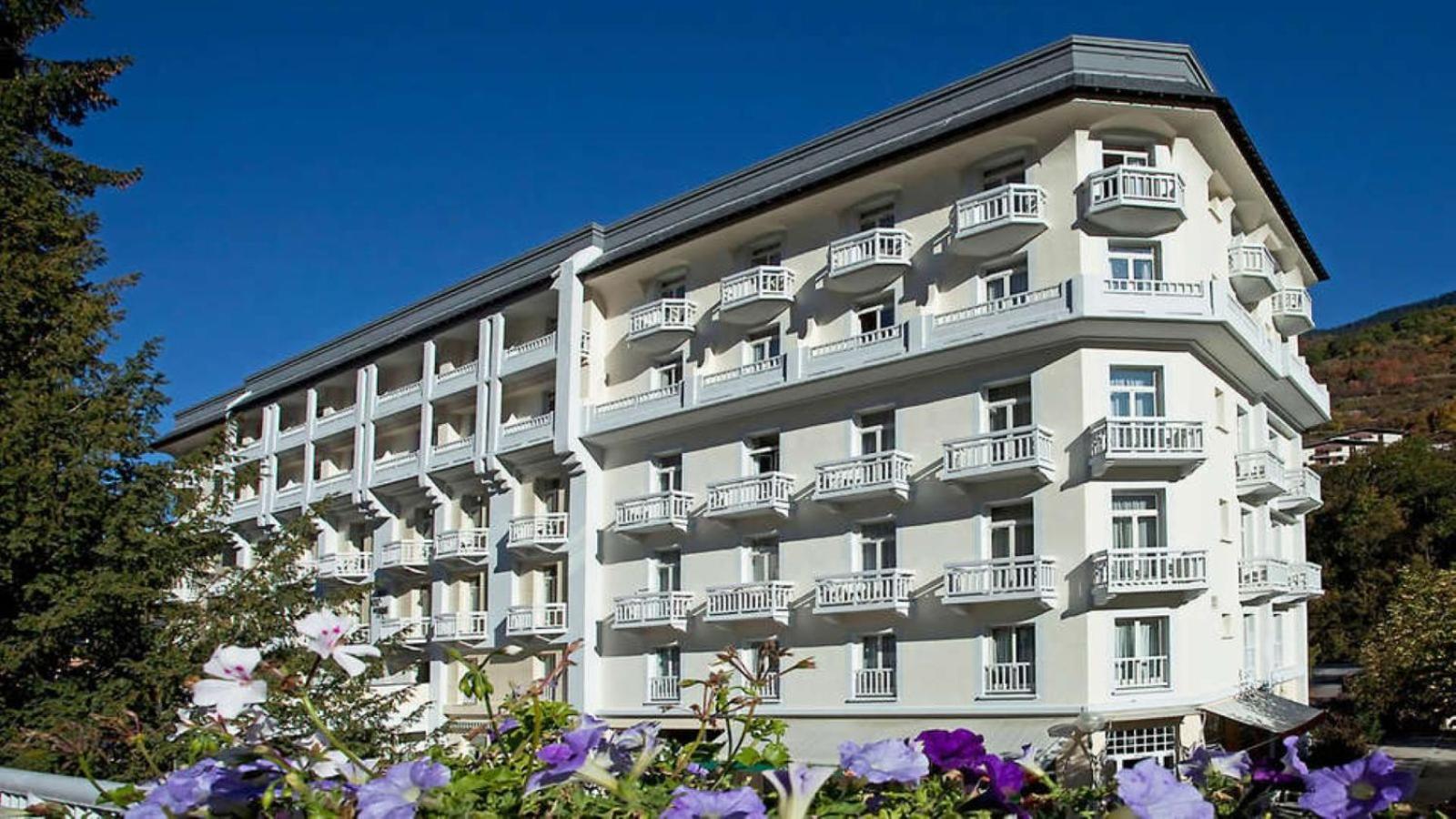 Mercure Brides Les Bains Grand Hôtel des Thermes Exterior foto
