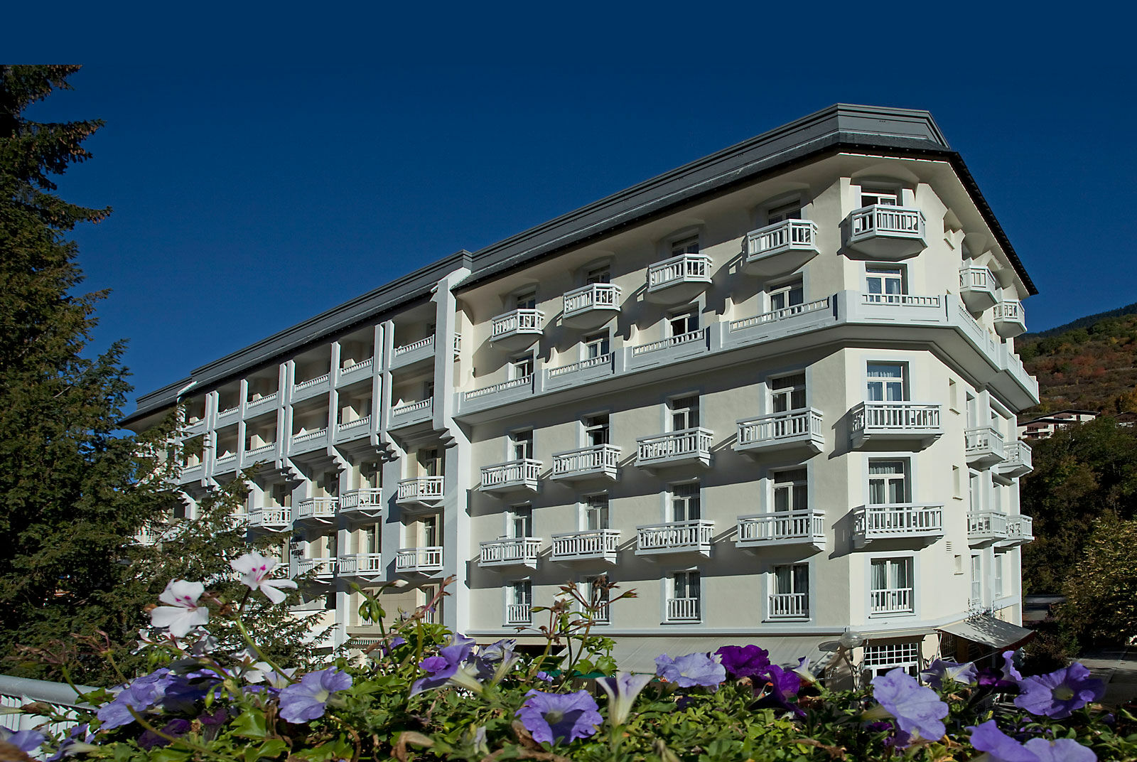 Mercure Brides Les Bains Grand Hôtel des Thermes Exterior foto